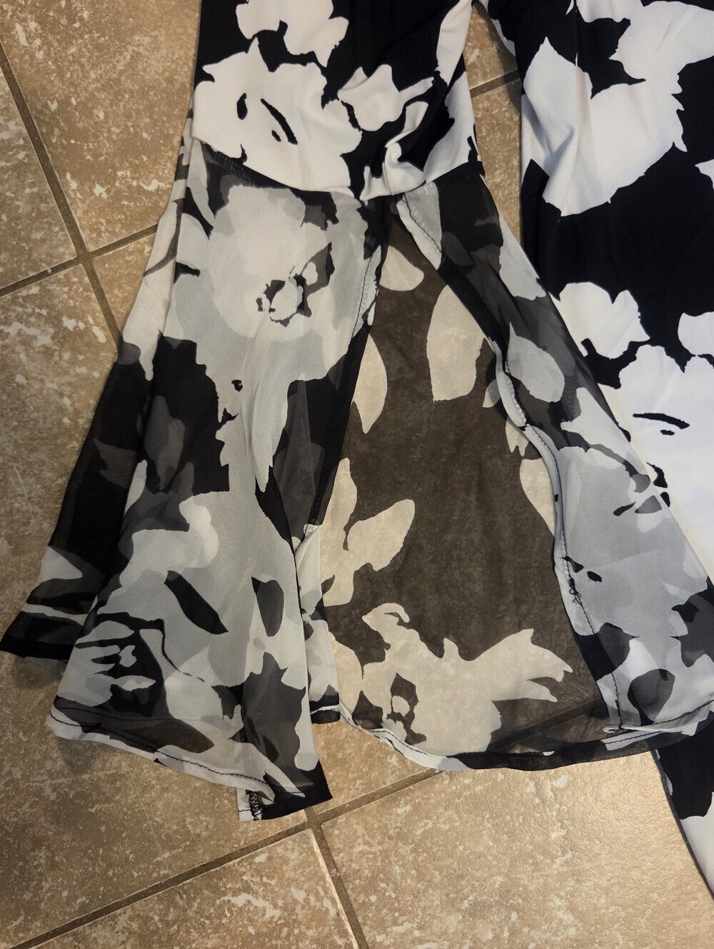 Cato Plus Size Women's Black Floral Sheer Bell Sleeve Mini Dress Sz 26/28W NWT - Picture 9 of 11